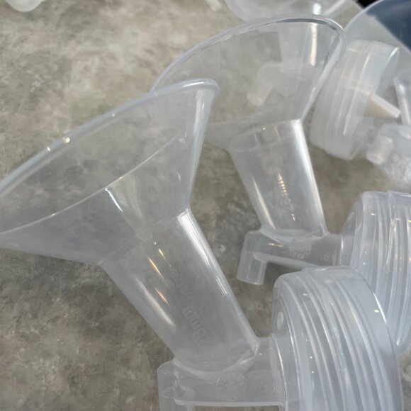 Like-new Spectra S1 Plus Breast Pump + Unused Accessories Bundle - Picture 10 of 13